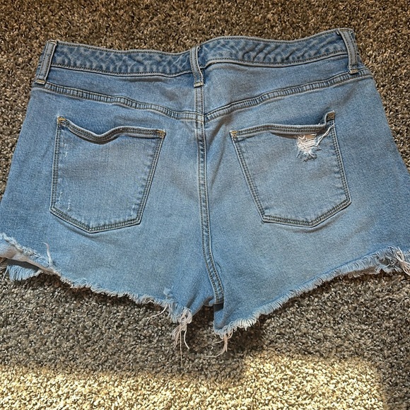 Universal Thread Cutoff Denim Shorts - Picture 2 of 3